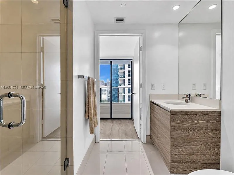 2 bed, 1045 sqft, $4,950 — Photo 2