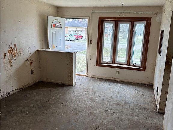 3rd image of 28034 Curtis Rd