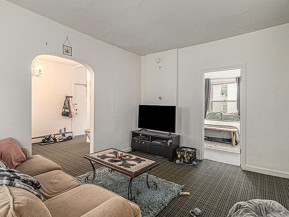 3rd image of 415 N Thayer St