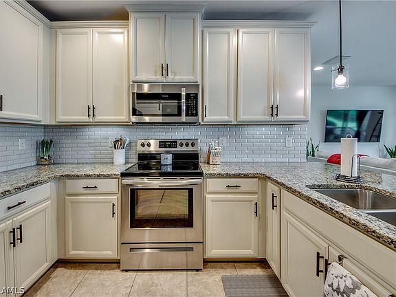 5th image of 12590 Laurel Cove Dr