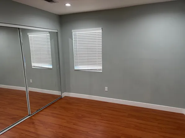 1206 N Beachwood Dr, Los Angeles, CA 90038