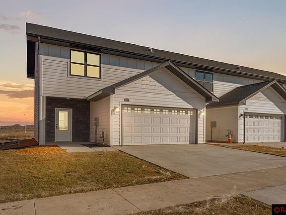 3rd image of 817 Viburnum St