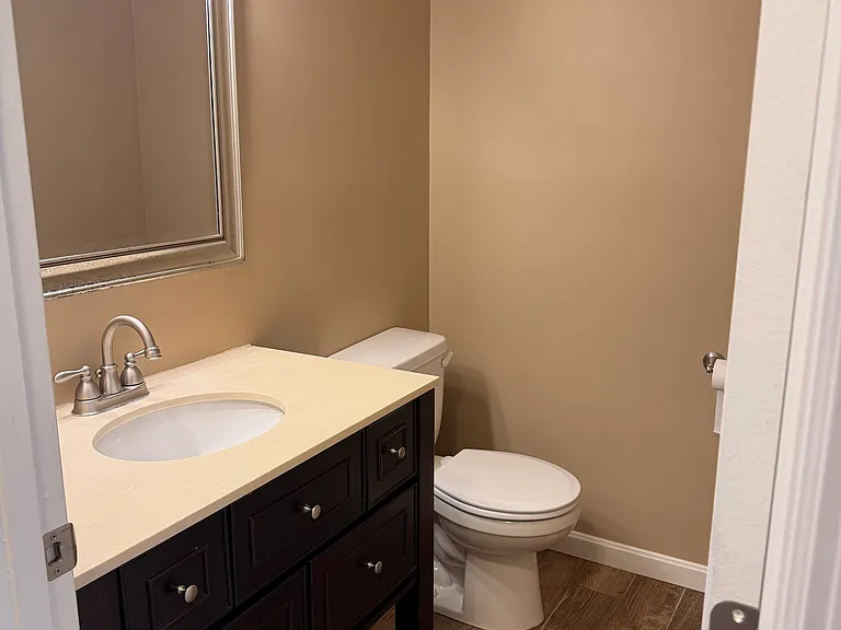 15 Christopher Dr #B — Photo 3