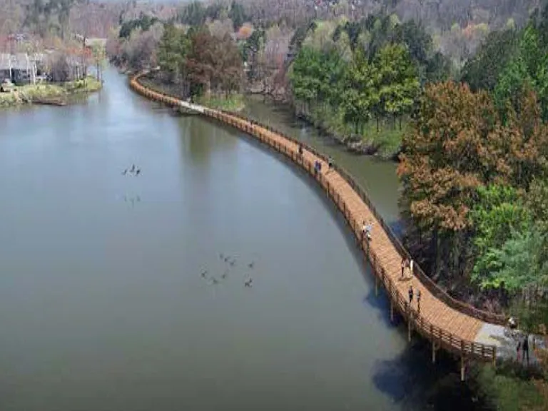 In this picture you can see the first fase of the new project Springway Trail that will be 31.4 miles of trails connect parks and greenspaces throughout the city. Just 5 min car drive or 30 min walk.