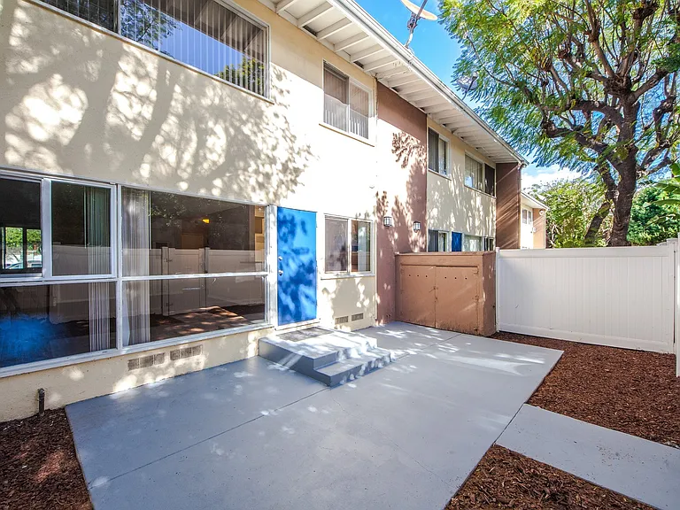 Patio Gardens Apartments — Photo 4