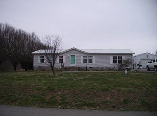 555 Pointe Ln, Lafayette, TN 37083