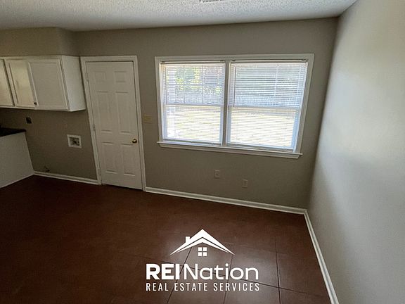 3rd image of 3636 Venable Rd