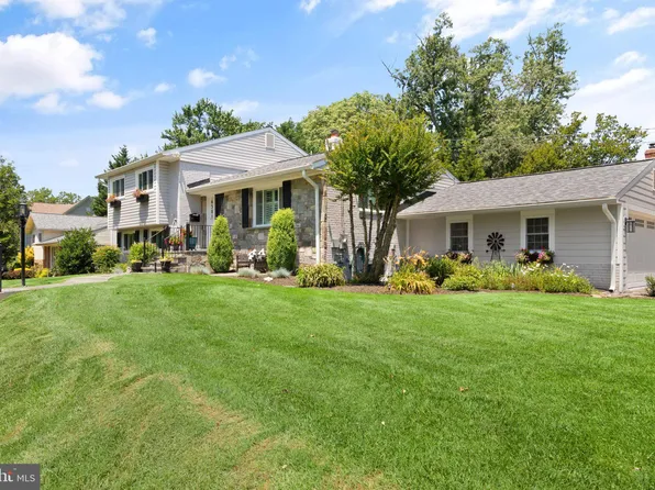 6501 Stoneham Rd, Bethesda, MD 20817