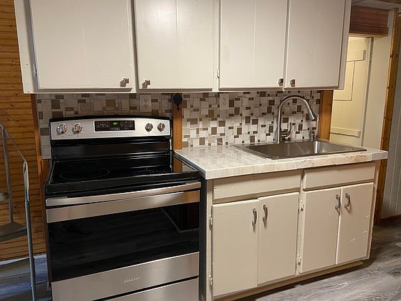 4th image of 812 N 2nd St