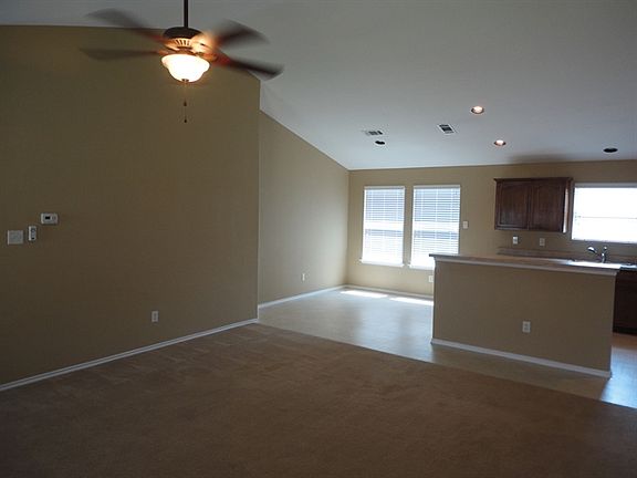 3rd image of 1108 Maplewood Ln
