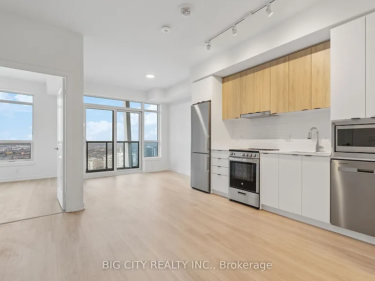 50 Upper Mall Way #2606 — Photo 1