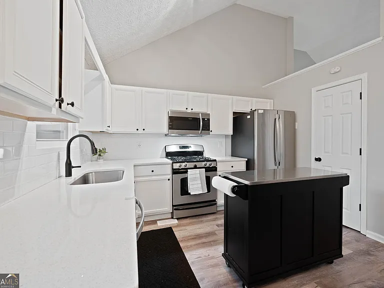 5870 Shadewater Dr — Photo 7