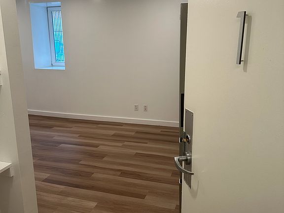 3rd image of 840 Van Ness Ave #1