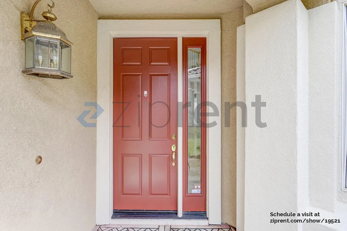 5 bed, 2402 sqft, $5,350 — Photo 3