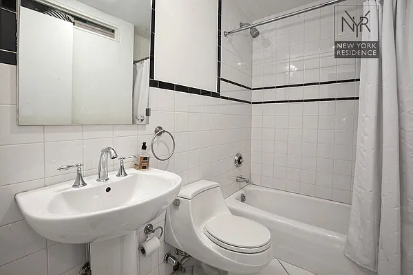 Rented by New York Residence | media 26