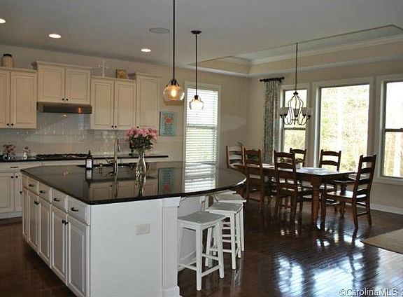5th image of 413 Five Leaf Ln