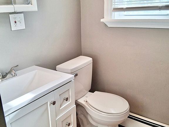 5th image of 718-720 Charles St #2