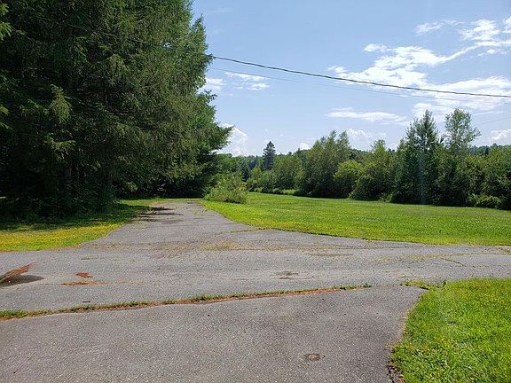 4th image of 28 E Sangerville Road