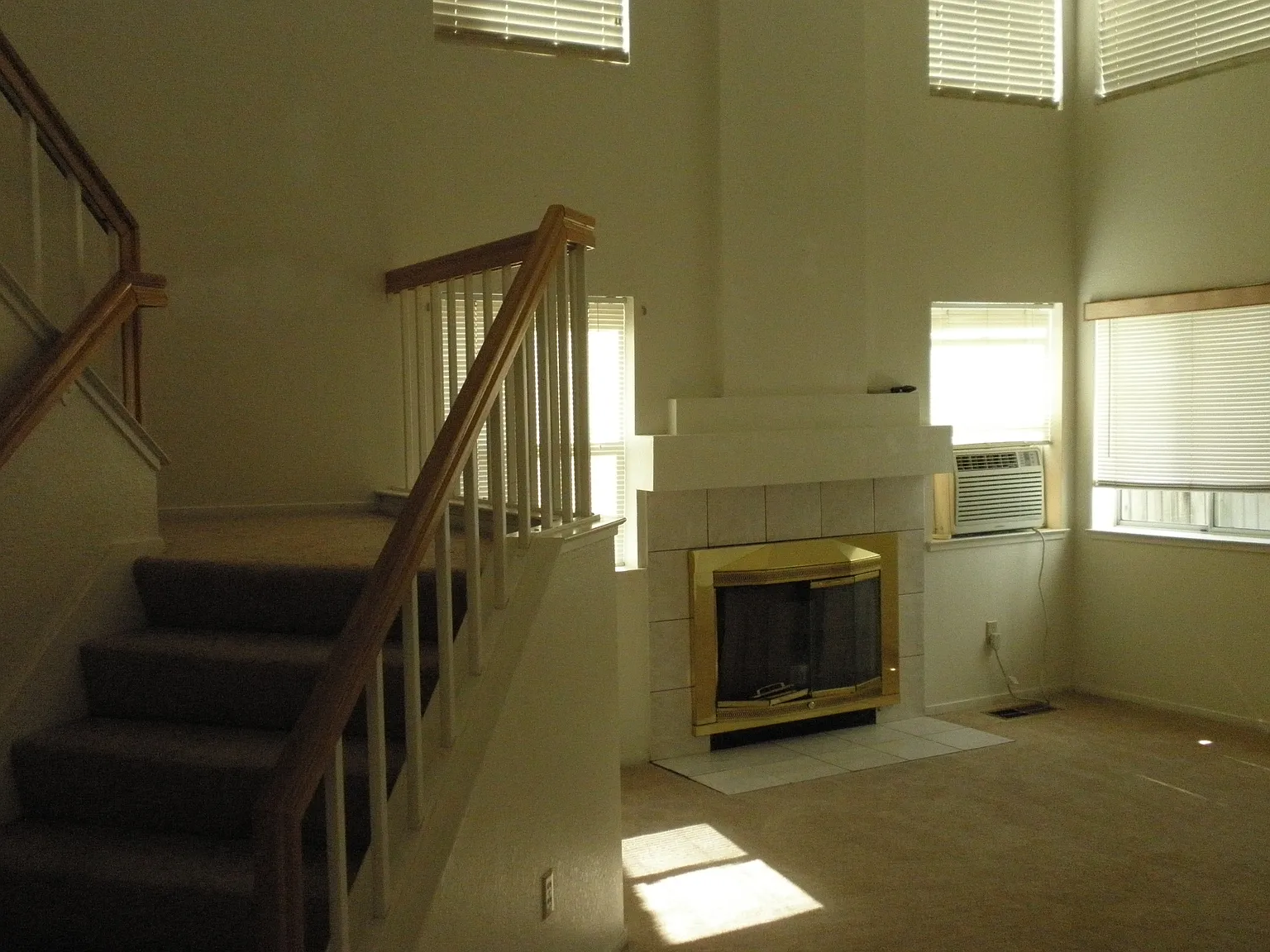 4 bed, 2.5 bath, 2029 sqft, $3,000 — Photo 3