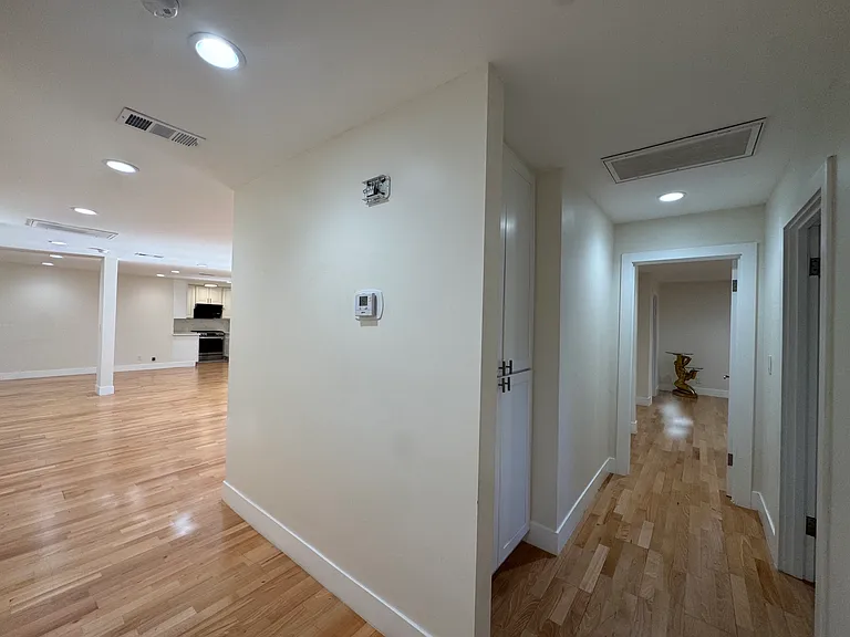 2215 El Monte Ave — Photo 10