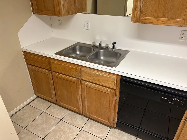 1905 Windward Dr — Photo 9