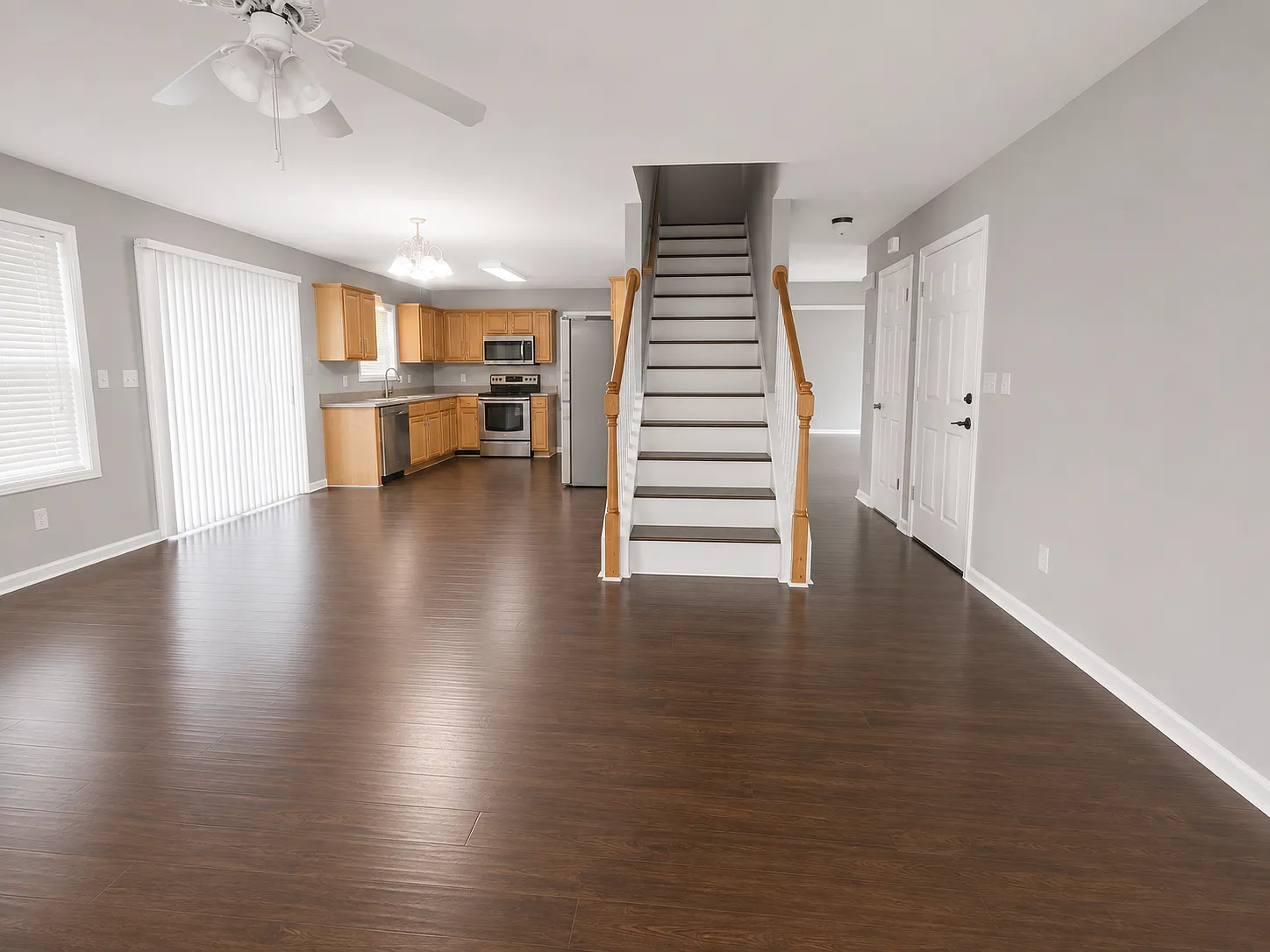 4 bed, 2.5 bath, 1958 sqft, $2,575 — Photo 2