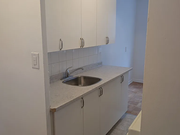 117 Cosburn Ave — Photo 8