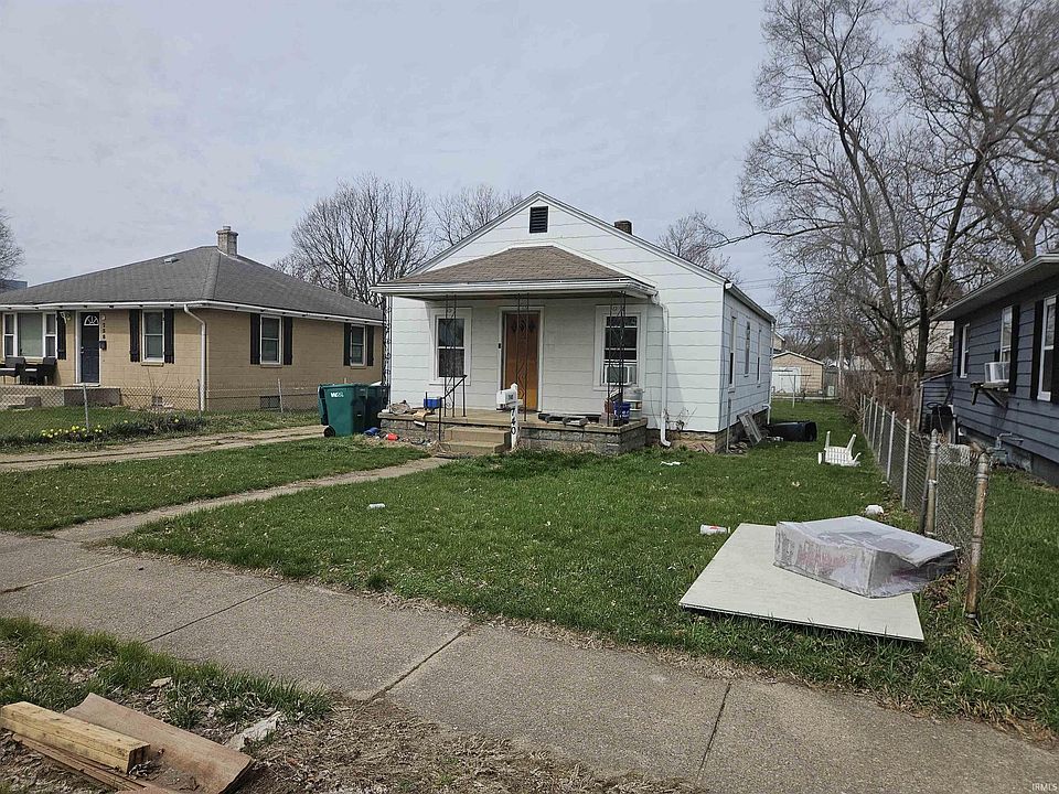 2nd image of 740 E 6th St