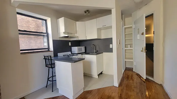 Rented by Chartwell Manhattan Realty | media 5
