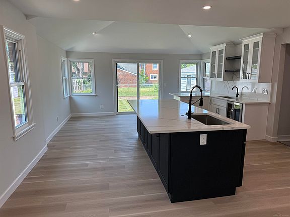 4th image of 13128 Talbot Ave
