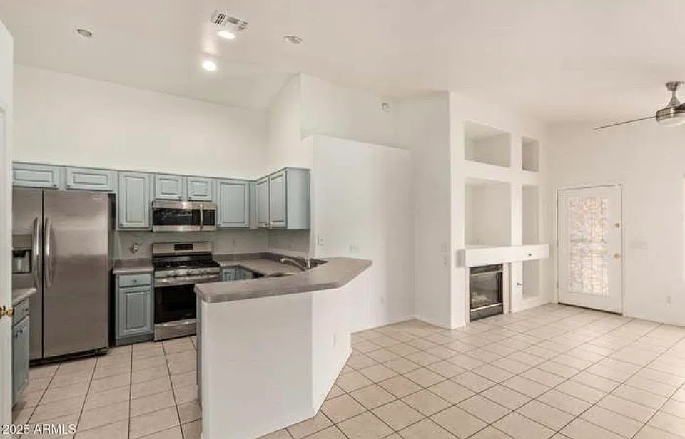 3 bed, 1700 sqft, $2,400 — Photo 4
