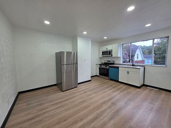 2nd image of 6 Saint Paul St
