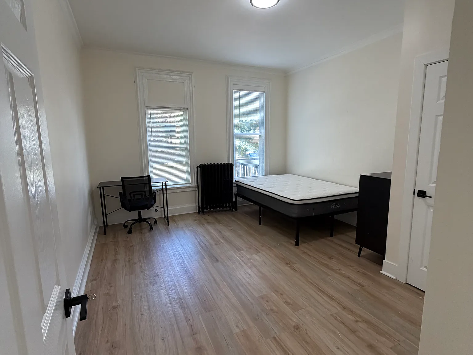 5 bed, $4,000 — Photo 3