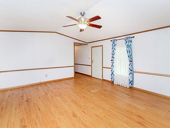 5th image of 16044 Bob Magee Rd