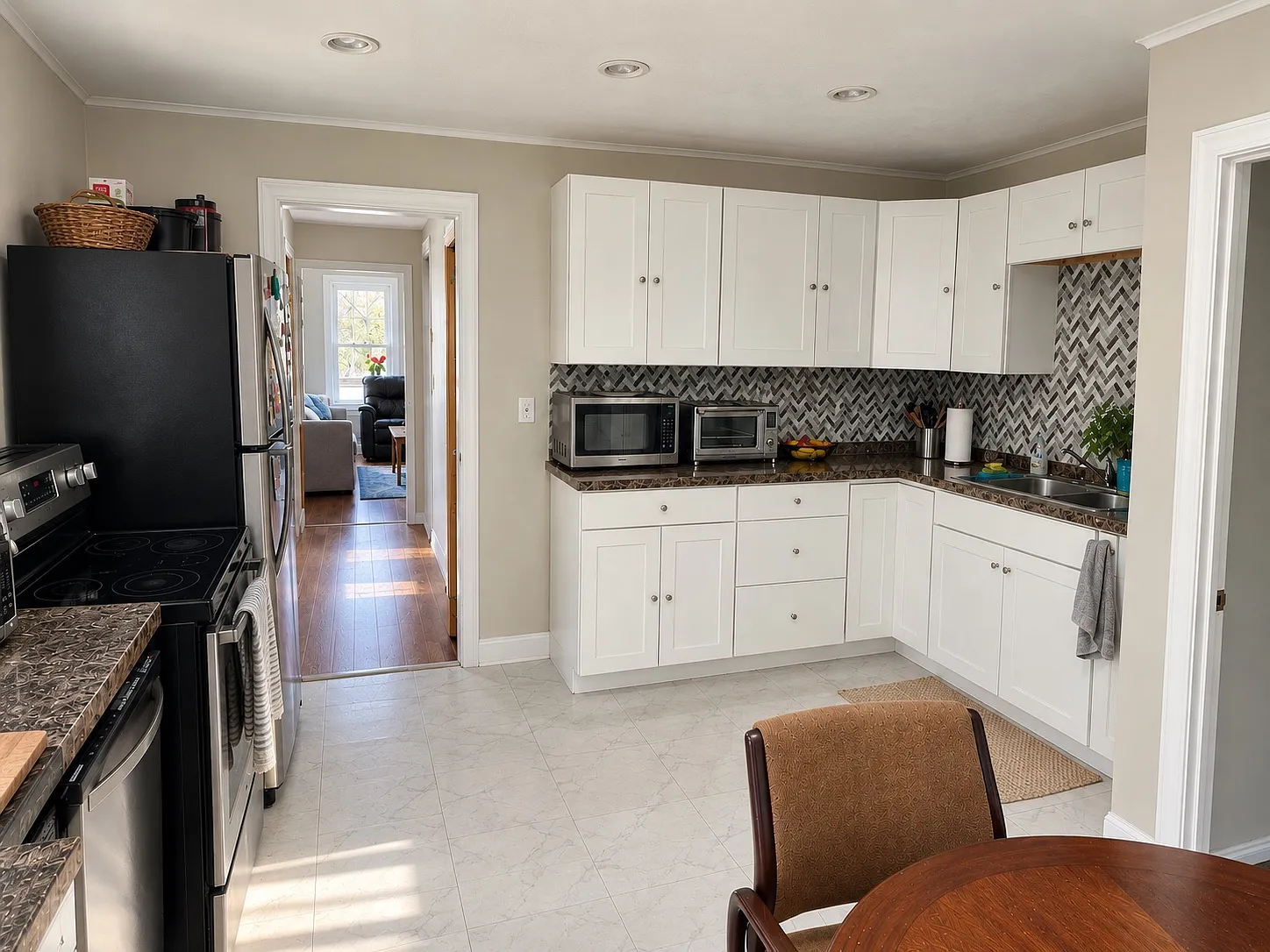 156 Oak St — Photo 2