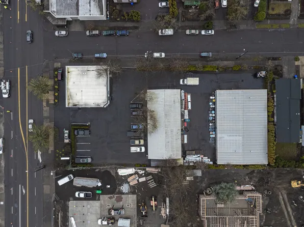 8101 NE Glisan St, Portland, OR 97213