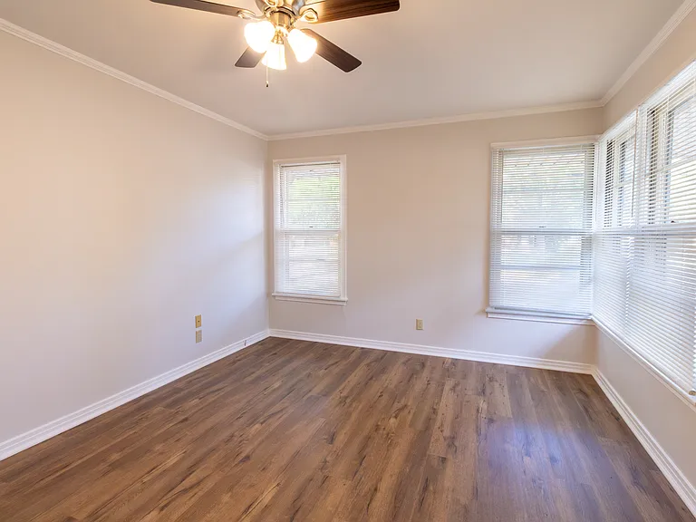 2400 Hampstead Ln — Photo 29