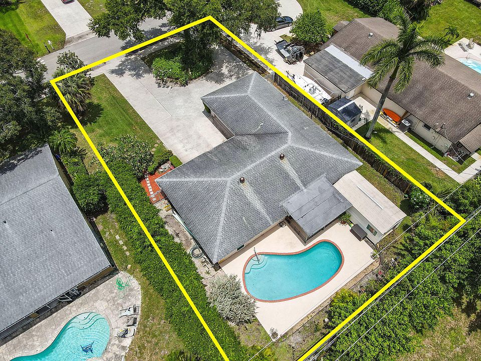 1st image of 4692 Dolphin Drive