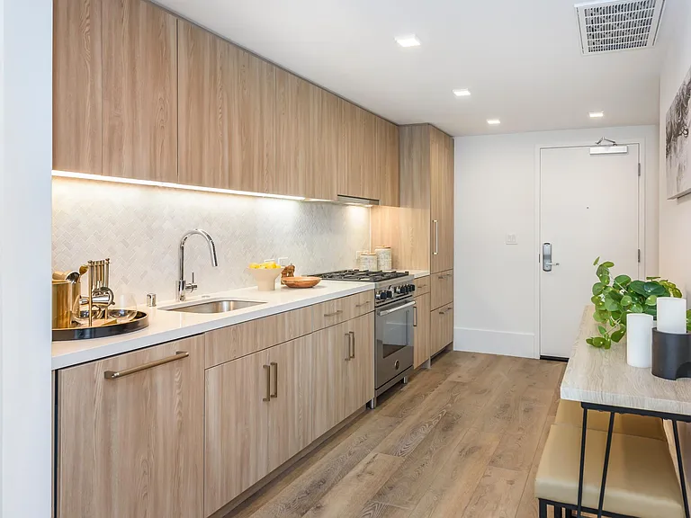 1288 Howard St #308 — Photo 5