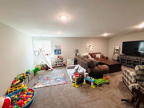 5th image of 2207 E Watercress St