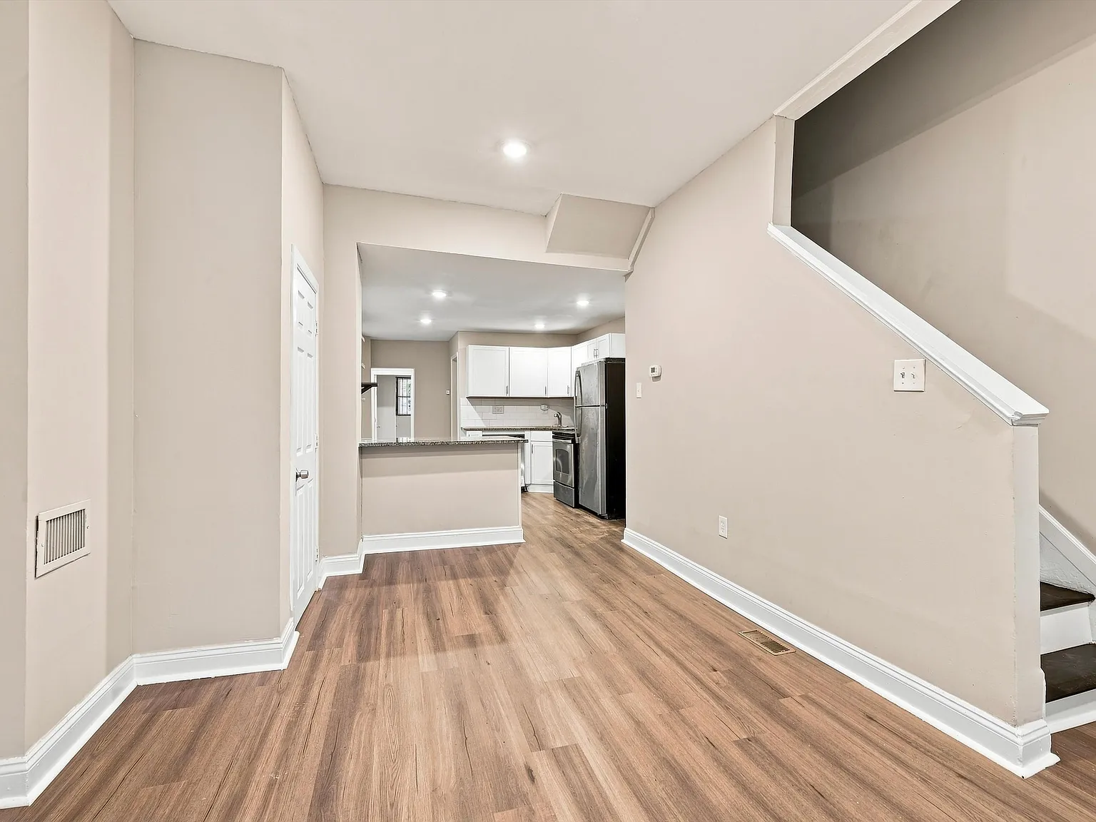 6 bed, 2.5 bath, 1770 sqft, $2,750 — Photo 2