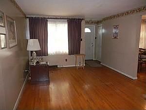 3rd image of 211 Dupont Ave