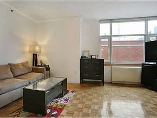 Rented by R New York | media 16