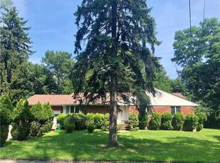 19 Eastview Rd, Monsey, NY 10952