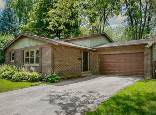4415 Waubansie Ln, Lisle, IL 60532