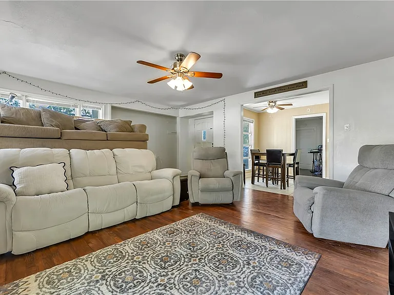 520 Helena St — Photo 3