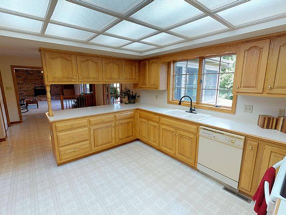 5th image of 2353 Sleepy Hollow Dr