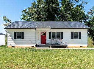 19 W View St, Greenville, VA 24440