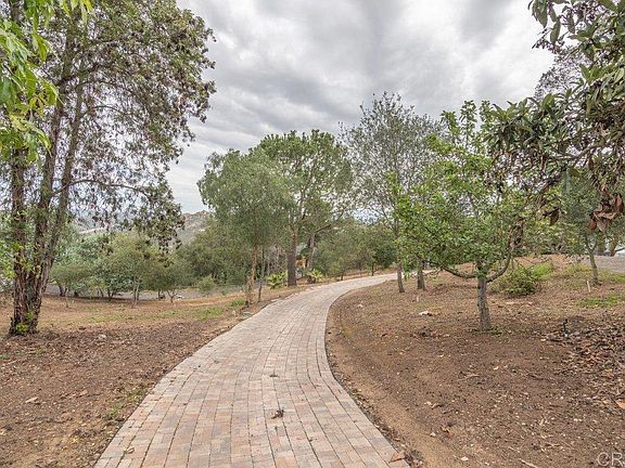 3rd image of 4327 Hollyhill Rd