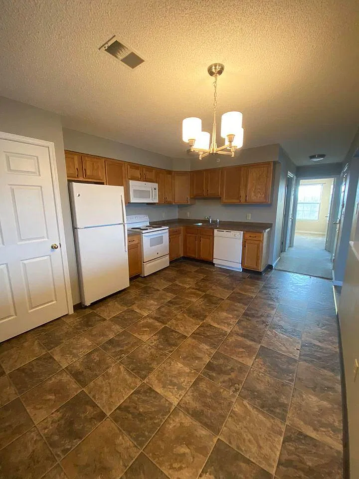 2 bed, 900 sqft, $1,400 — Photo 3